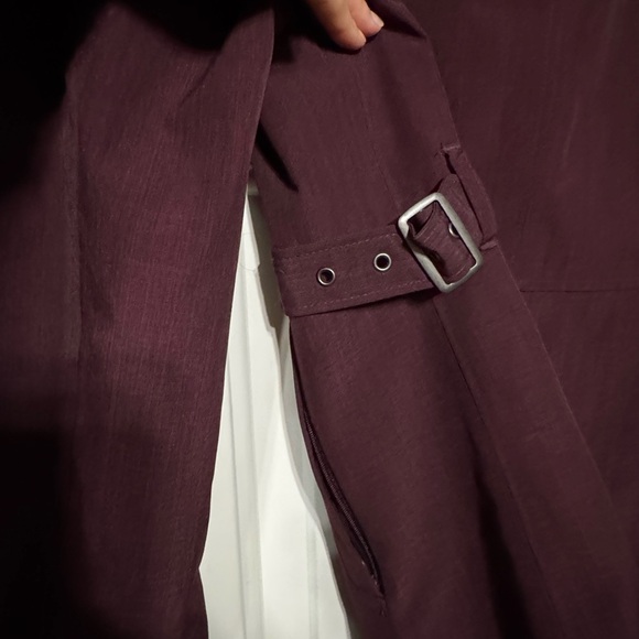 Maroon Kirkland Signature Rain Jacket size small - Picture 8 of 8